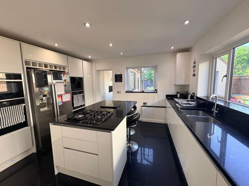 Property photo 2 of 14
