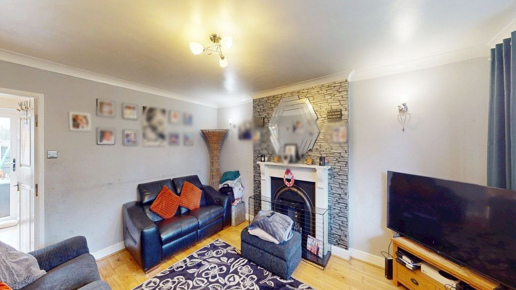 Property photo 2 of 12 Lounge