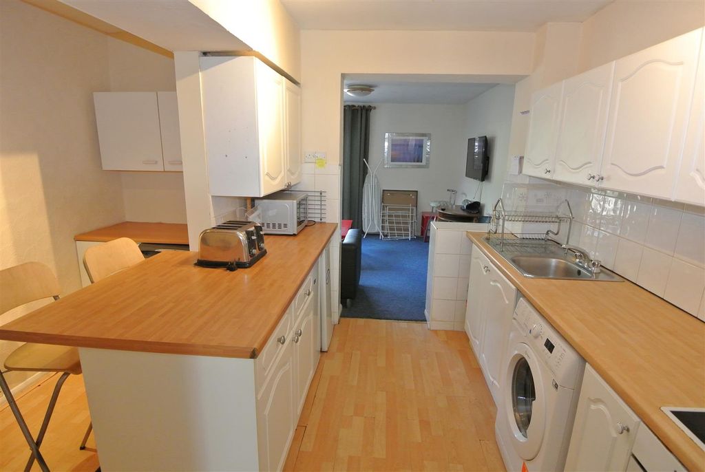 Property photo 3 of 14 Kitchen A.Jpg