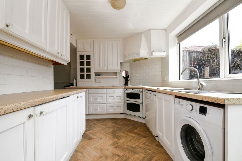 Property photo 2 of 24