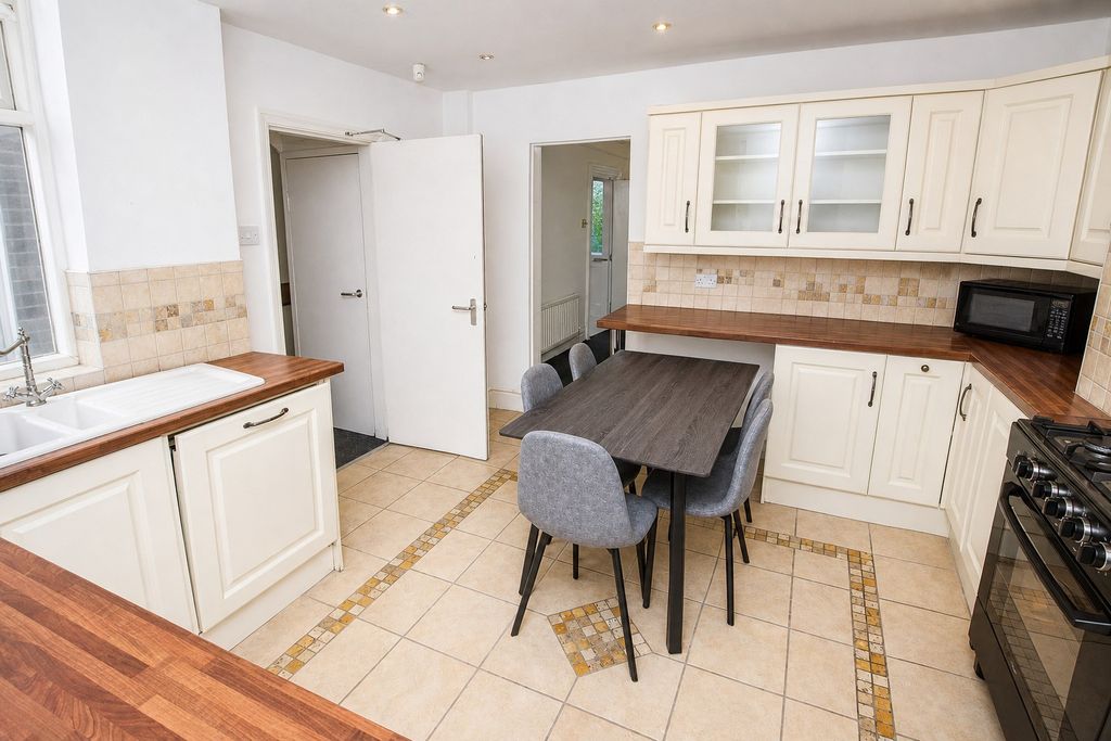 Property photo 2 of 16 Approach