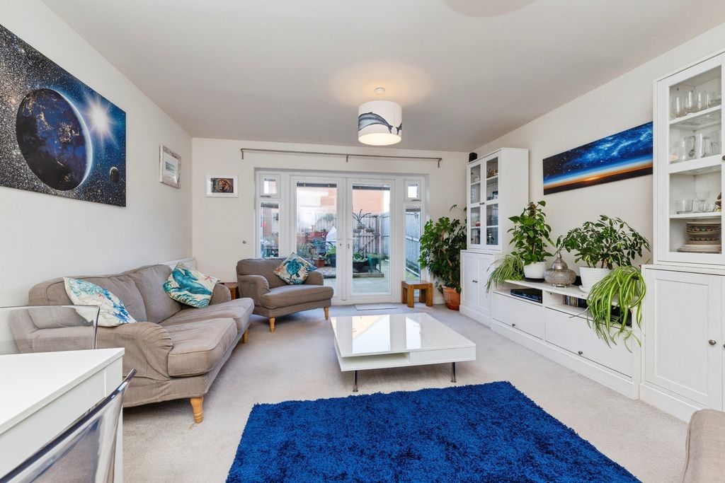 Property photo 2 of 19 Photo