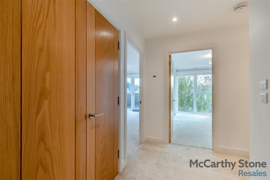 Property photo 2 of 41 8666852-Interior11.Jpg