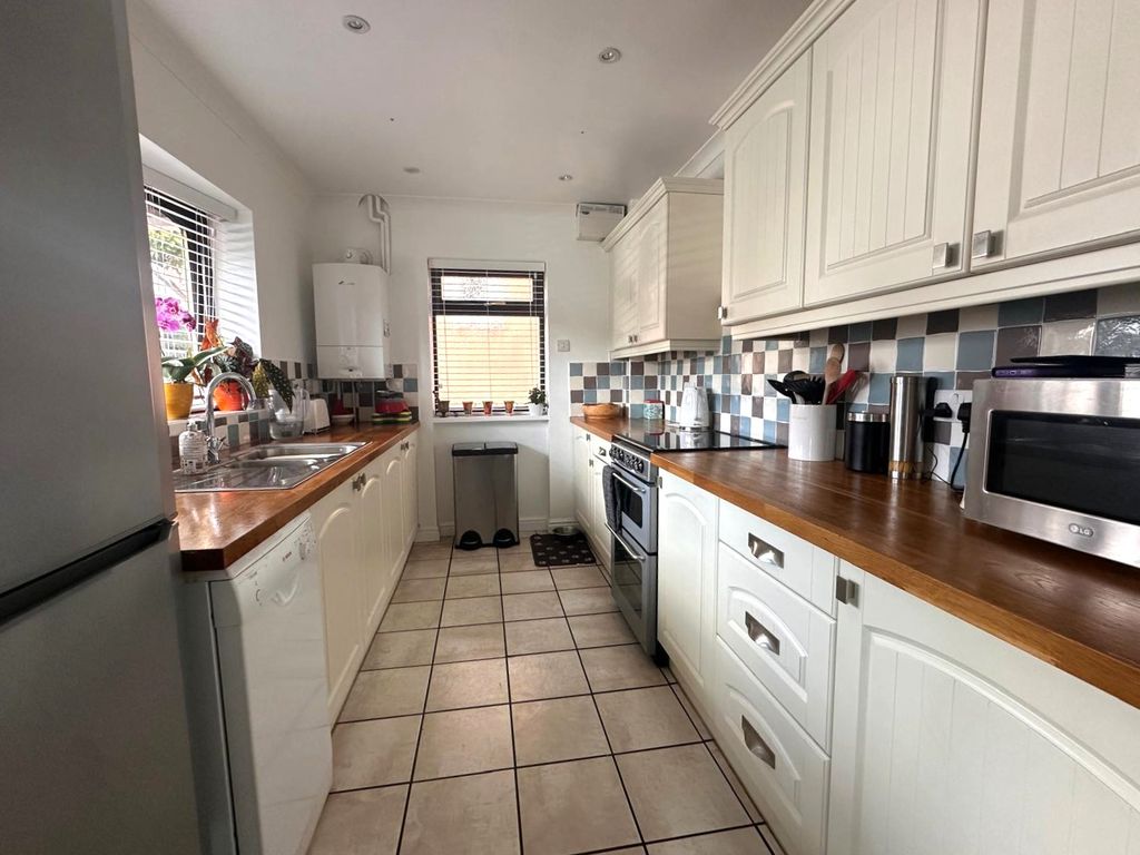 Property photo 3 of 19 Photo 6