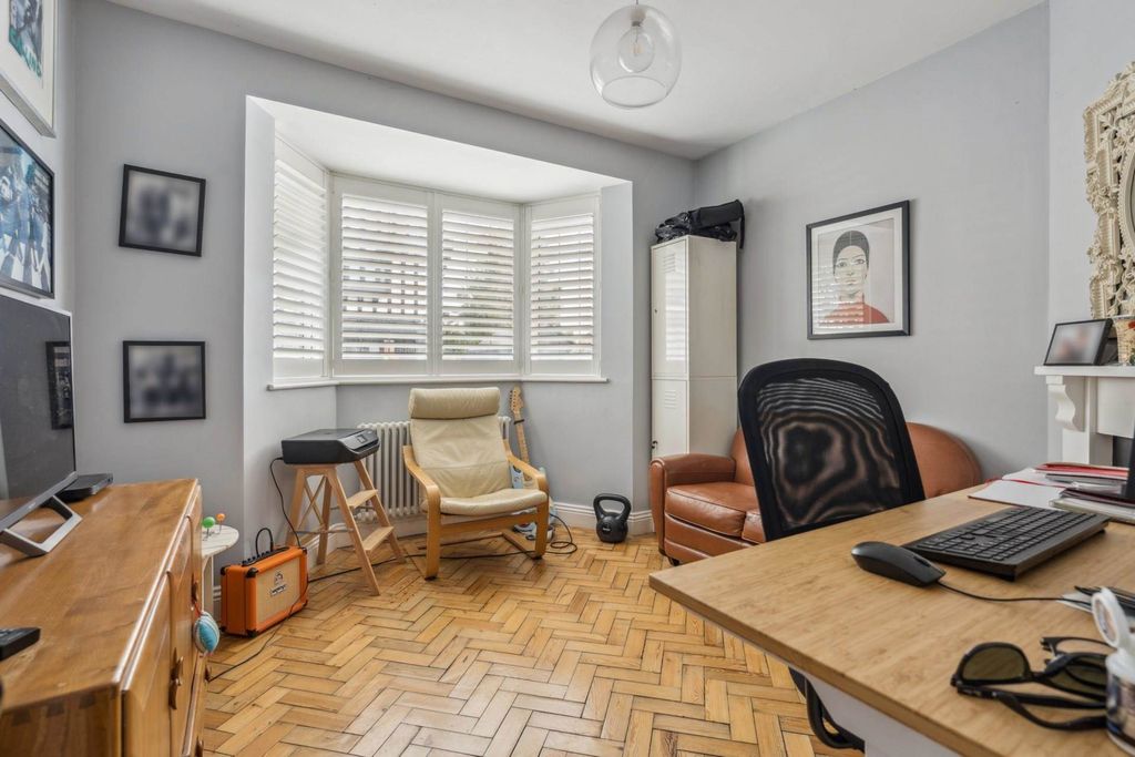 Property photo 3 of 17