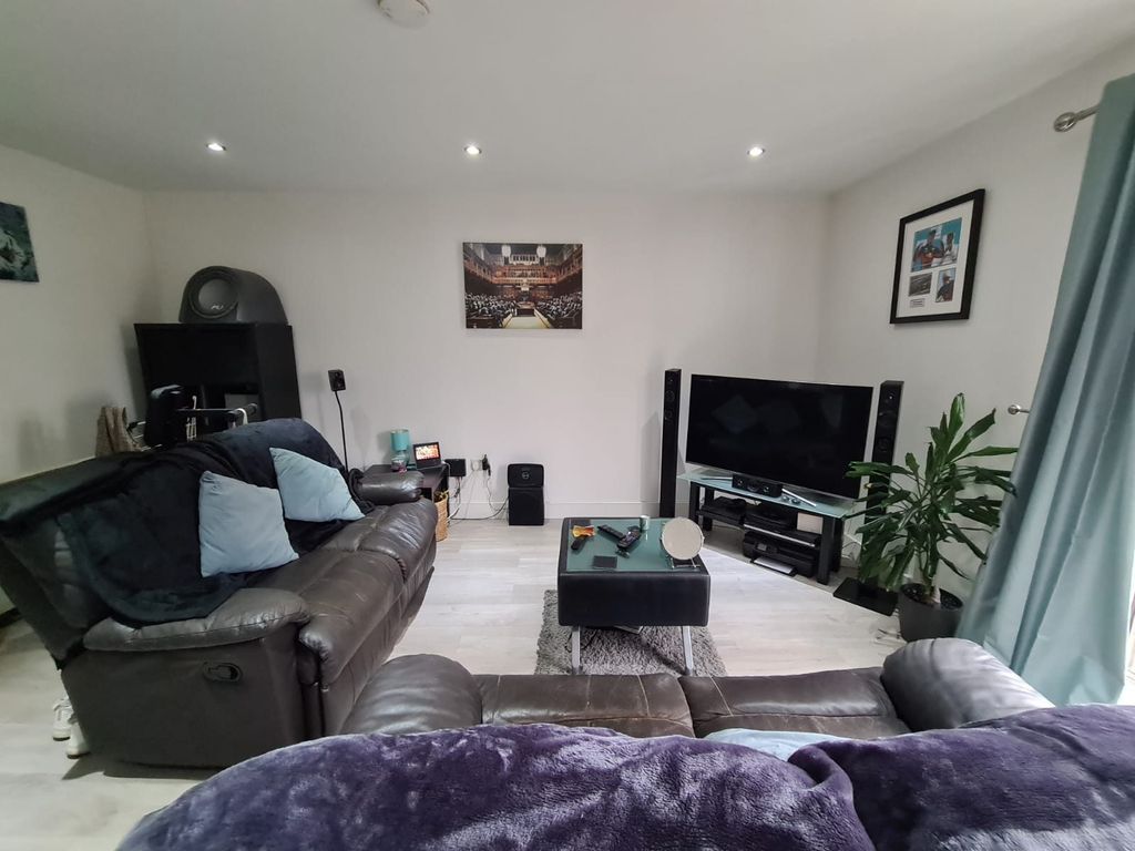 Property photo 2 of 3