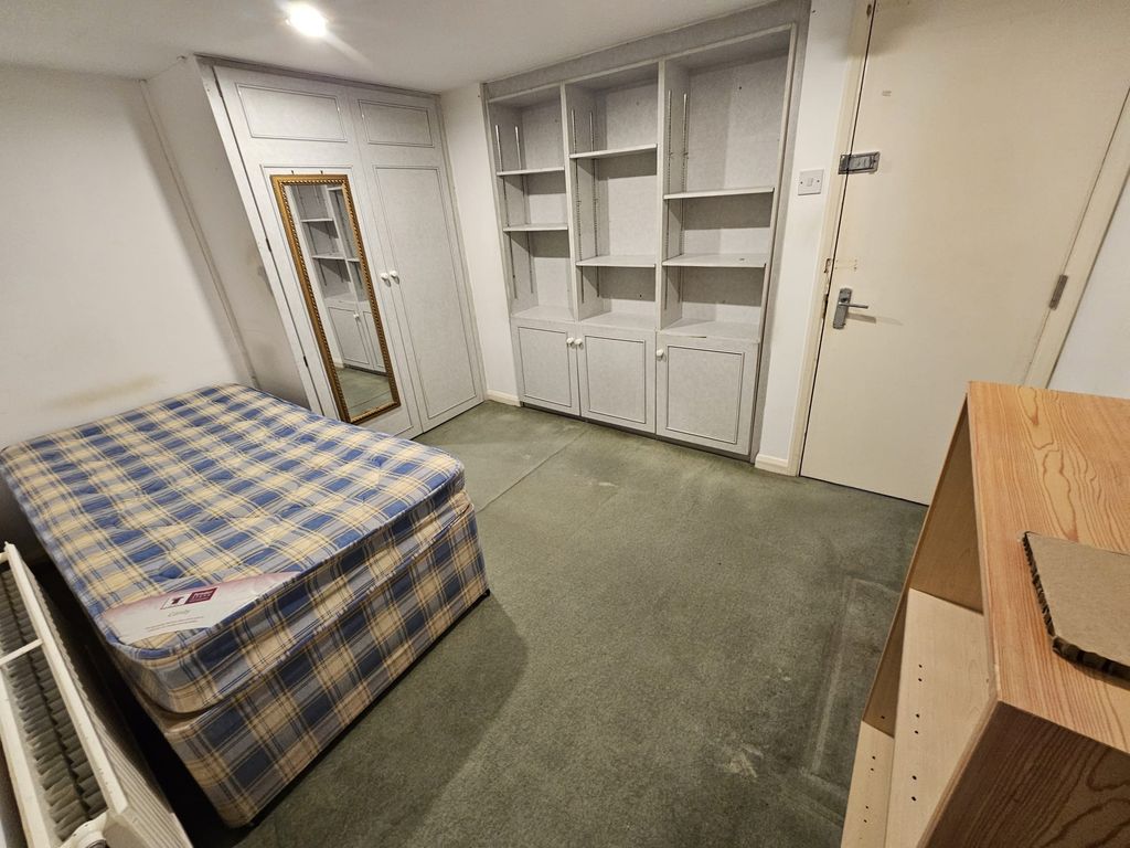 Property photo 1 of 2