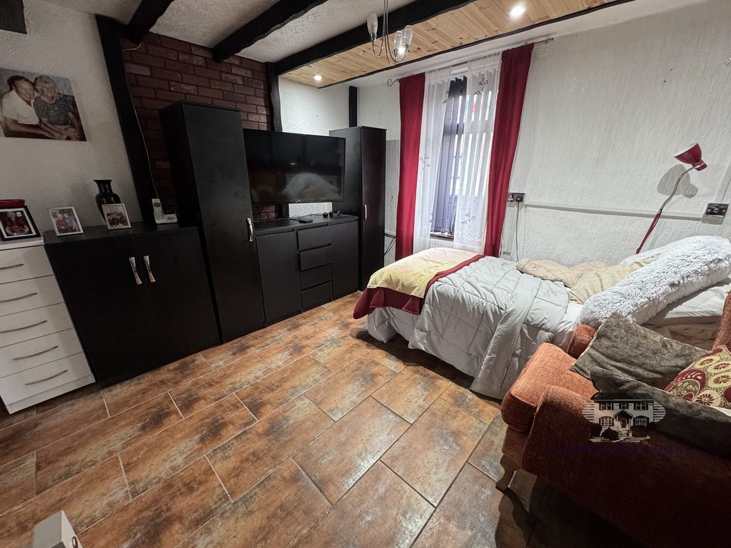 Property photo 3 of 17 Front Lounge