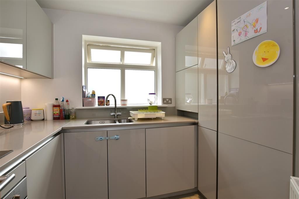 Property photo 1 of 11 Kitchen