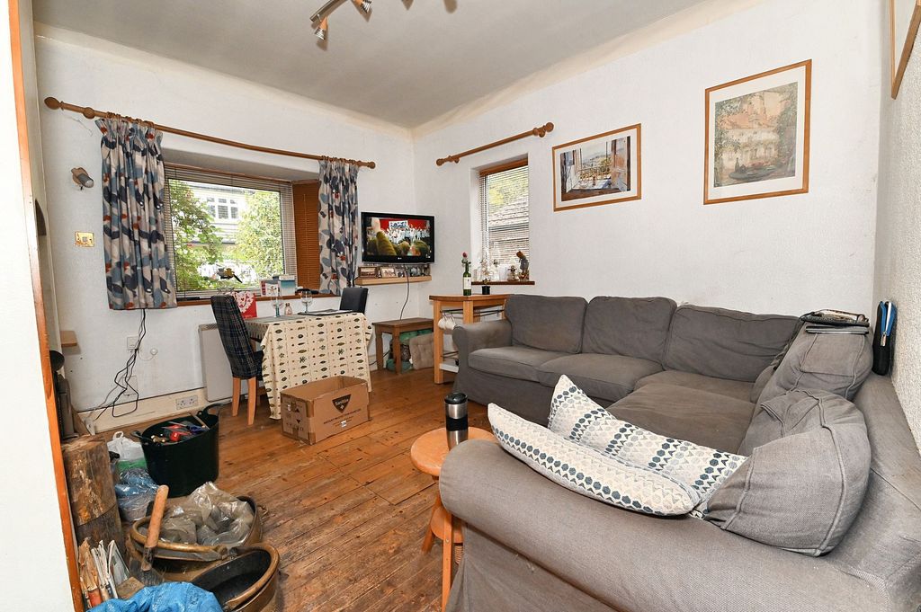 Property photo 2 of 8