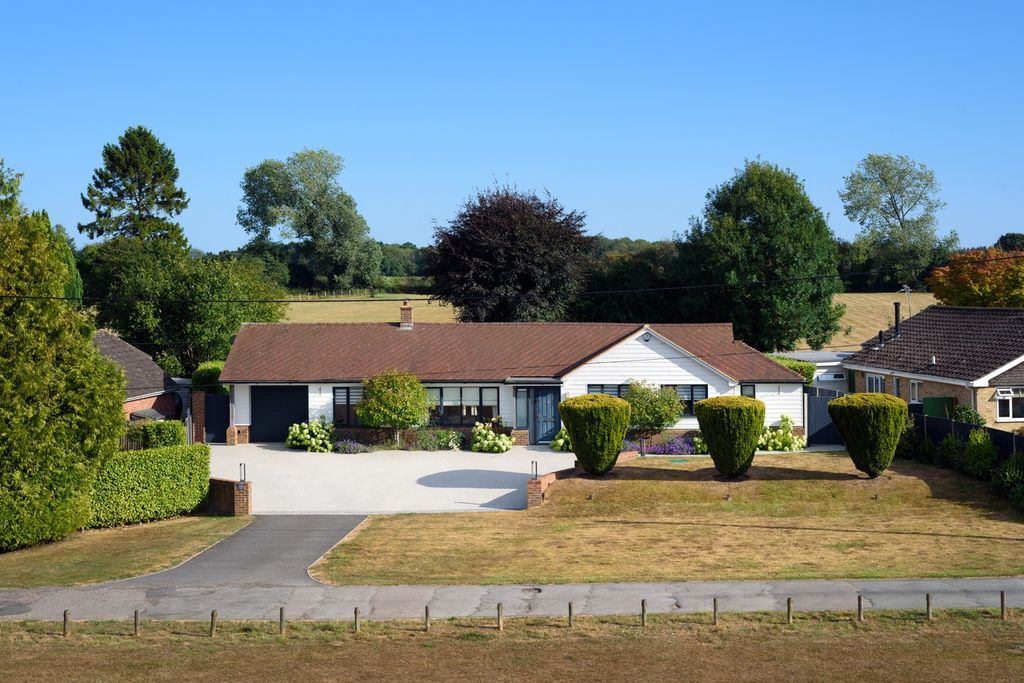 Property photo 1 of 33 5280851