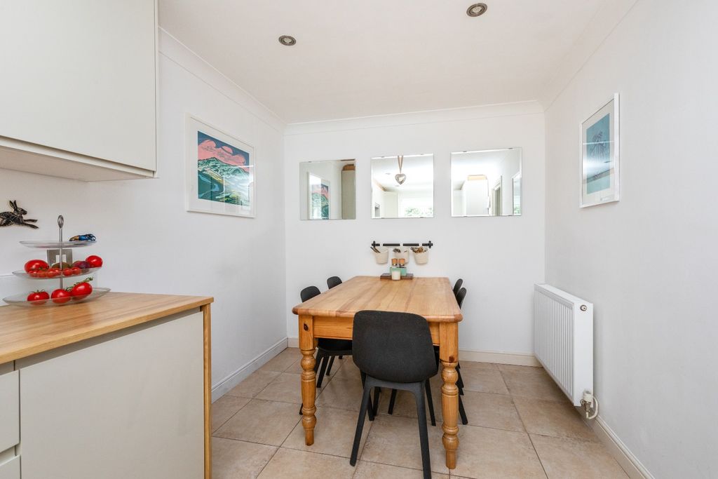 Property photo 3 of 17 4636663