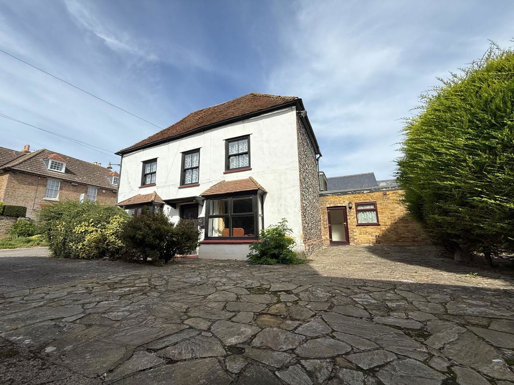 Property photo 2 of 28