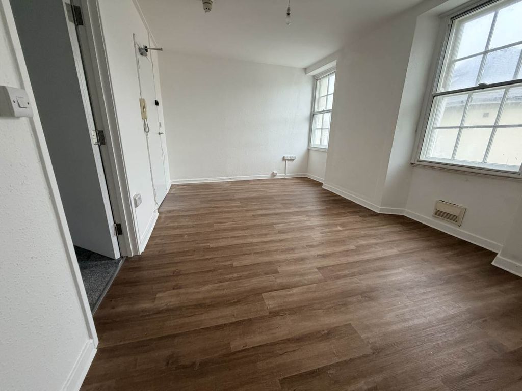 Property photo 2 of 6 Img_3043