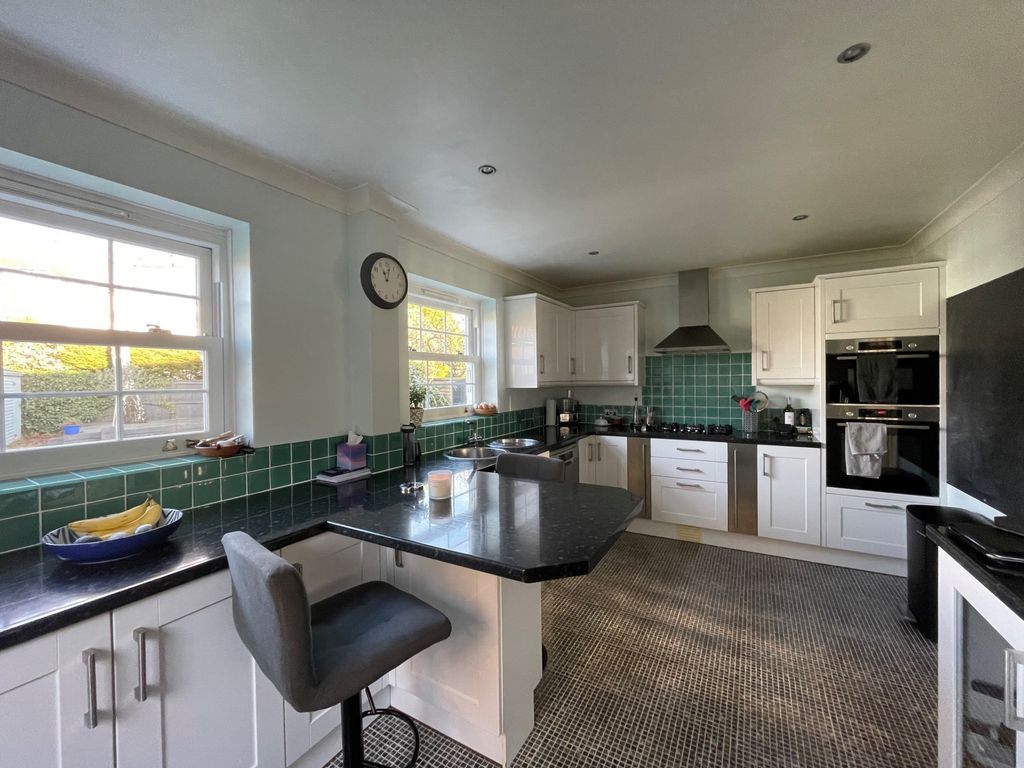 Property photo 3 of 11 Photo 3