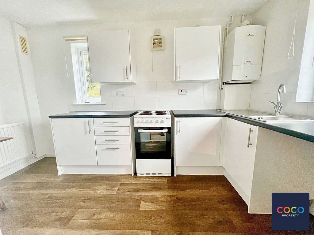 Property photo 3 of 6 Kitchen