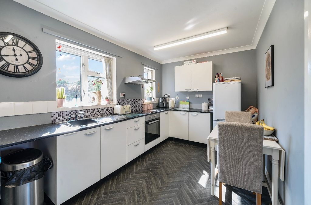 Property photo 3 of 8 Kitchen