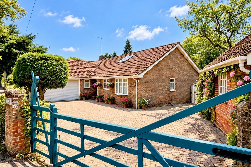 Property photo 1 of 14 Three Bedroom Bungalow Gravel Lane