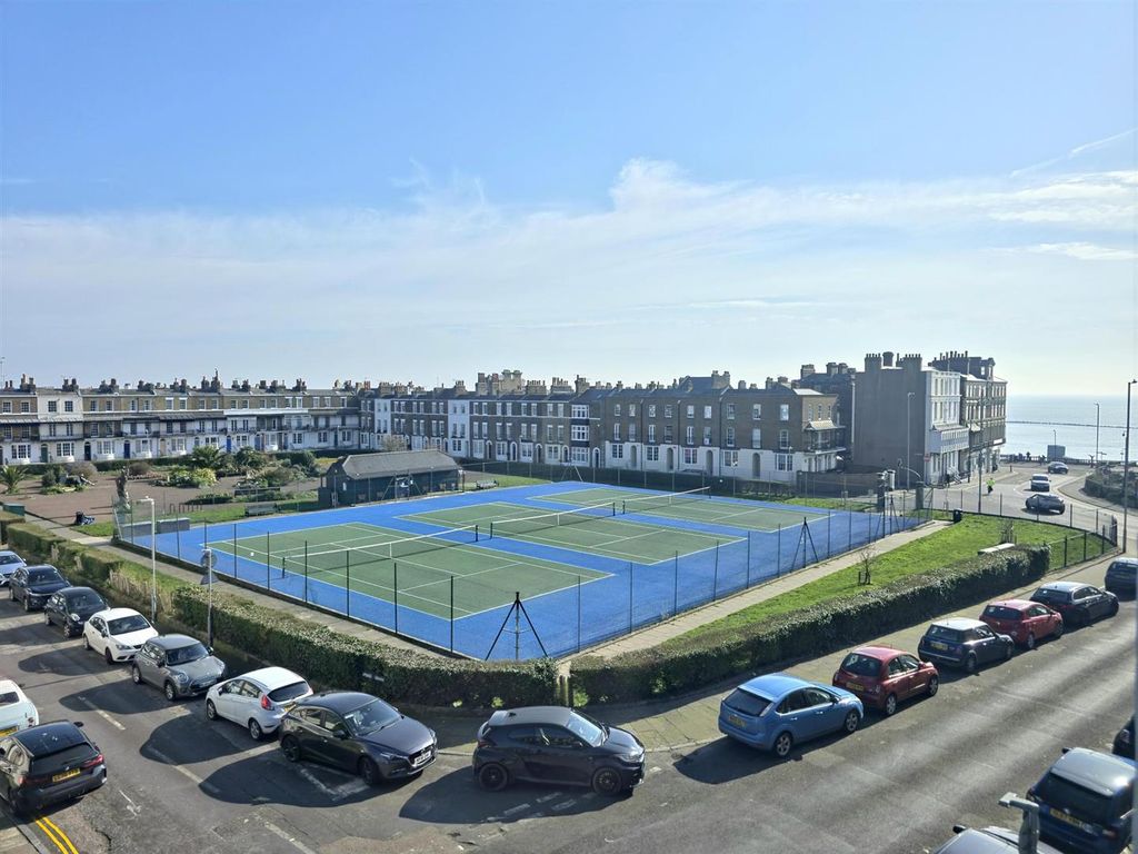 Property photo 1 of 8 External View