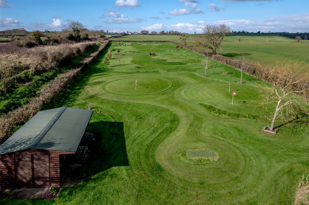 Property photo 2 of 26 Picture No. 13