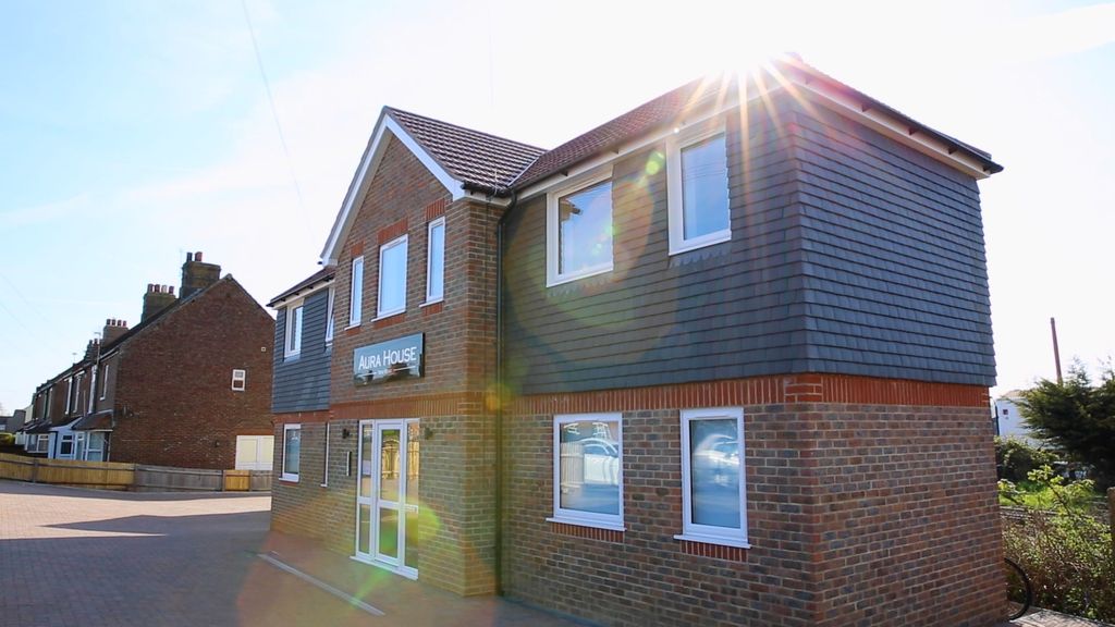 Property photo 1 of 6