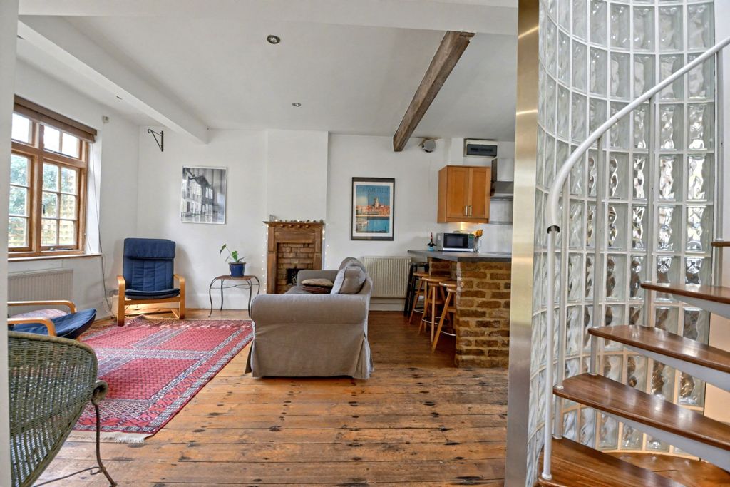 Property photo 3 of 23