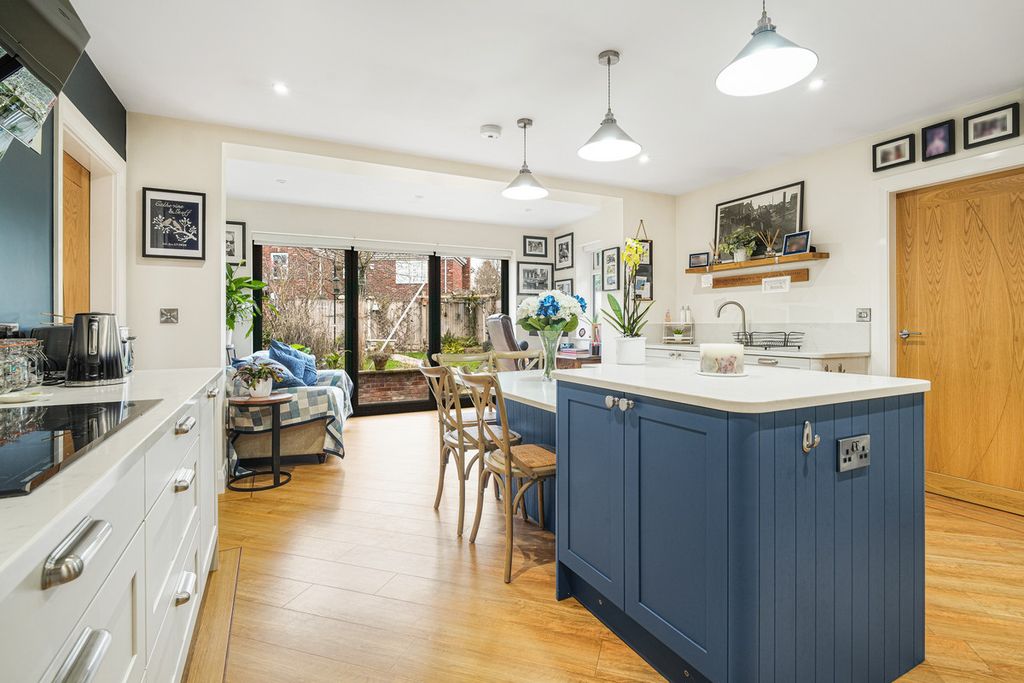 Property photo 3 of 19