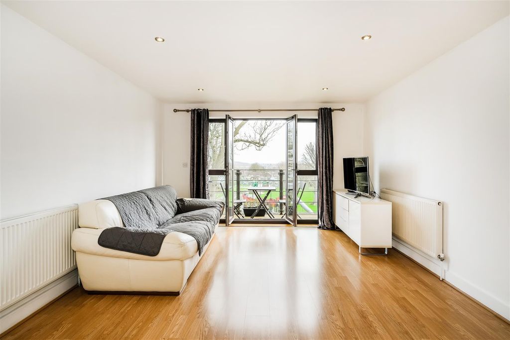 Property photo 3 of 25 30 Tempus Court-15.Jpg