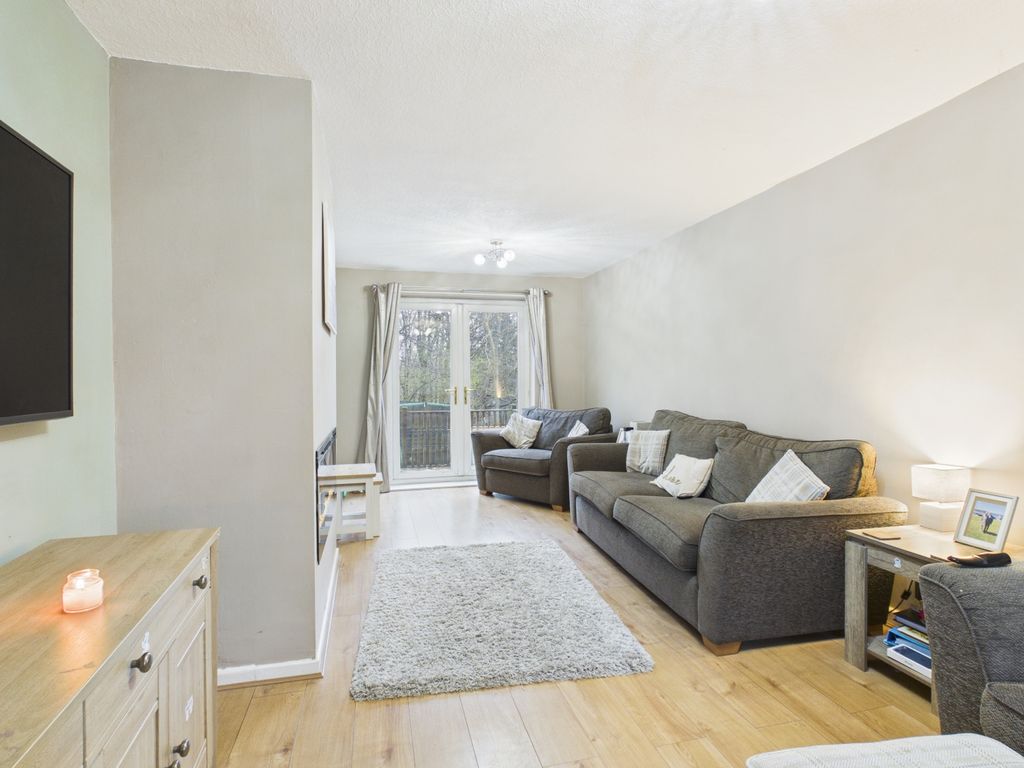 Property photo 3 of 20 Cam03729G0-Pr0272-Still013