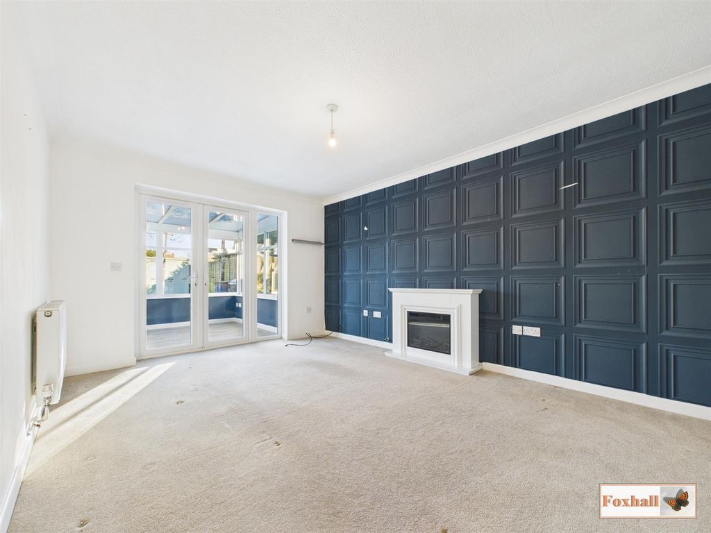 Property photo 3 of 19 Lounge