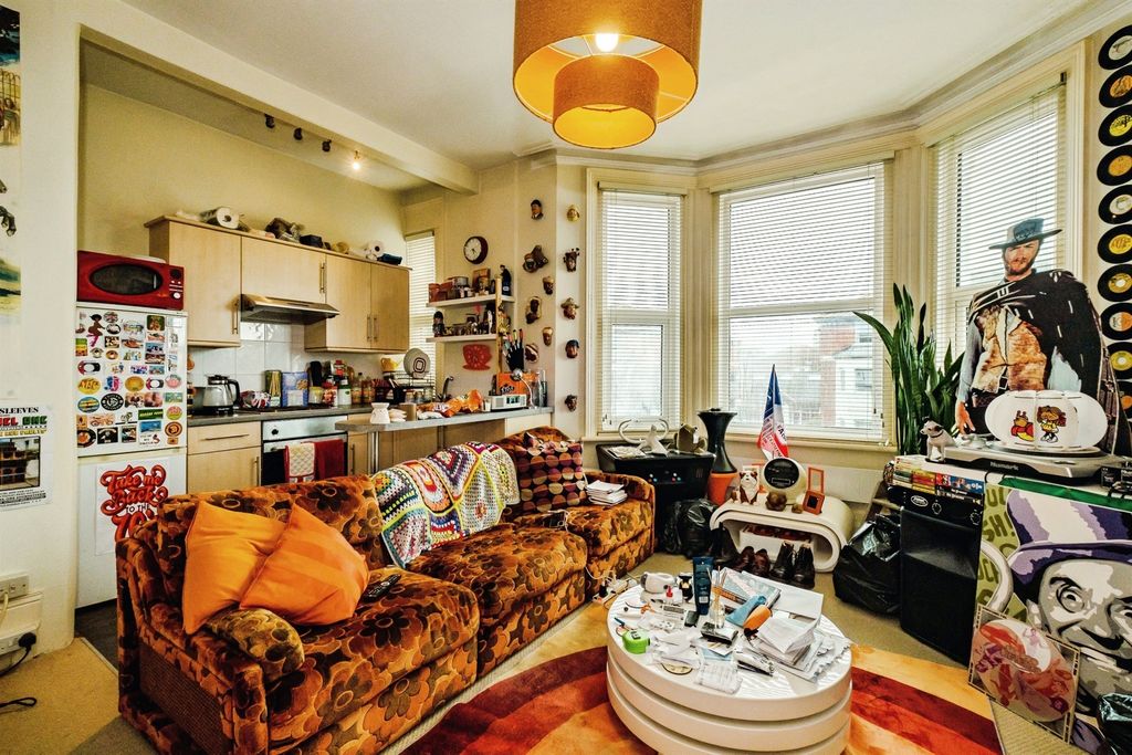 Property photo 2 of 11