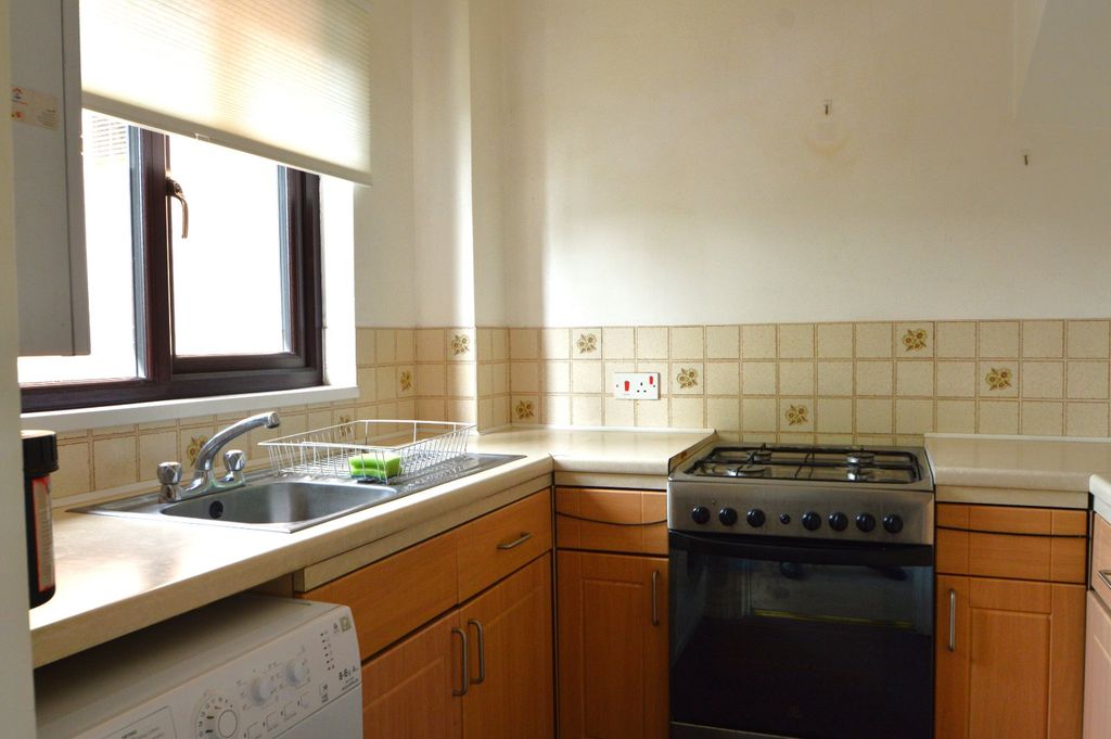 Property photo 2 of 6 Kitchen