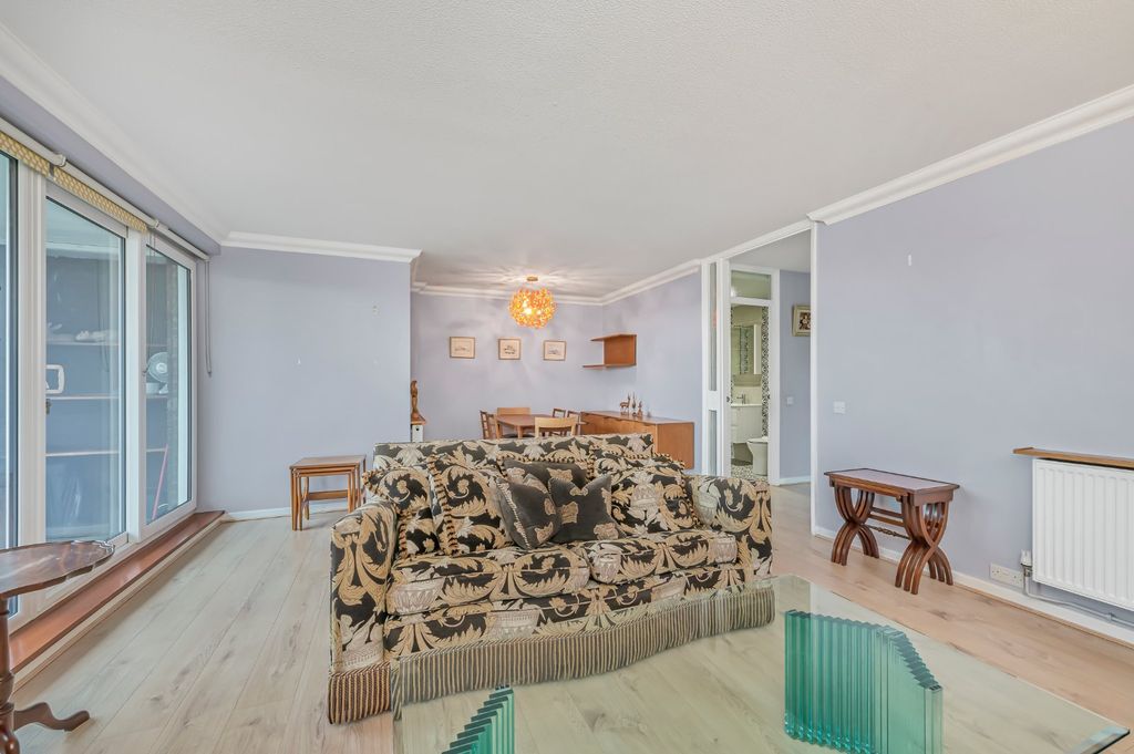 Property photo 3 of 21 Picture 3