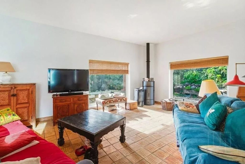 Property photo 3 of 54