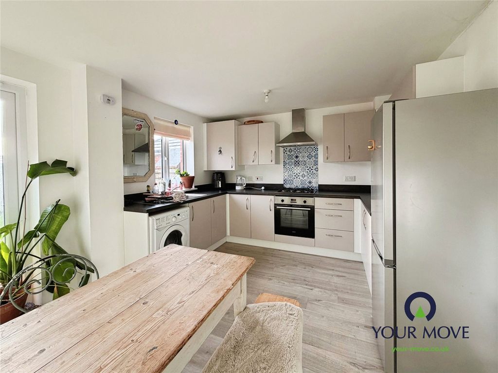 Property photo 1 of 12 Kitchen