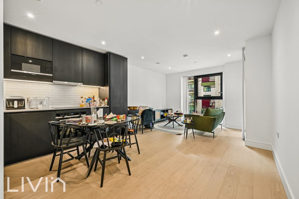 Property photo 3 of 12 Hawksbury Heights, 406-7