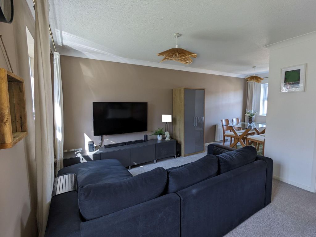 Property photo 3 of 12