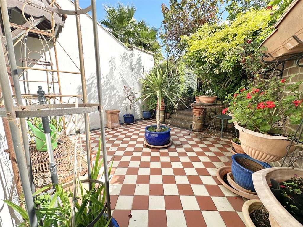 Property photo 3 of 48 Rear Courtyard Town Garden