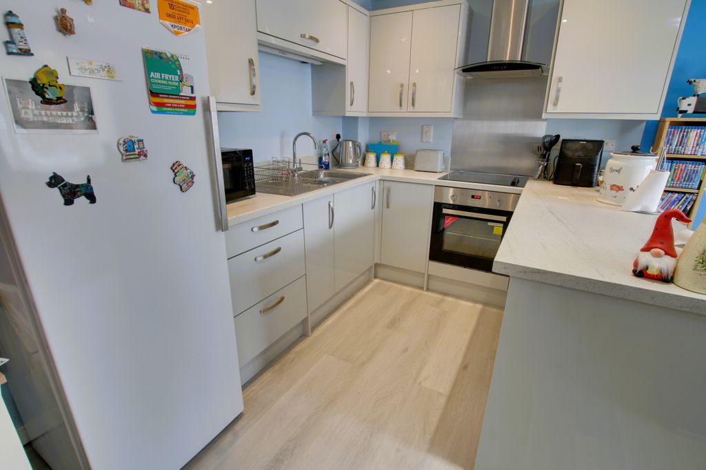 Property photo 3 of 13