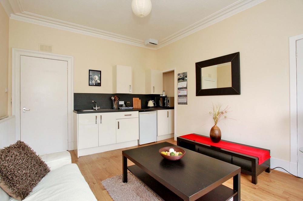 Property photo 3 of 9 Lounge/Kitchen