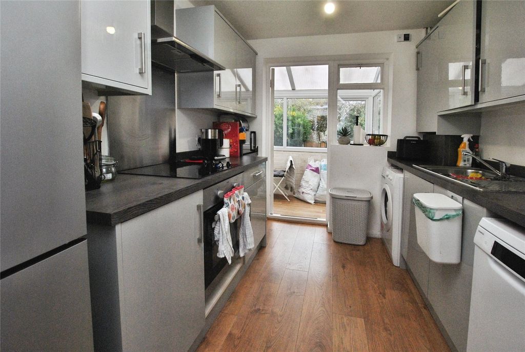 Property photo 2 of 9 Picture No. 10