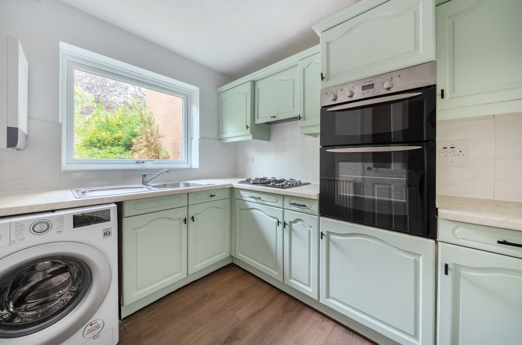 Property photo 2 of 17 1327541-6-6894904...