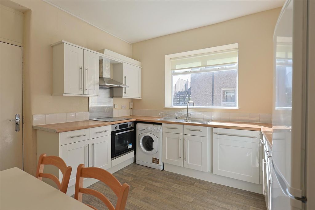 Property photo 2 of 13 87F5Dd9B-Fca2-4B45-Ab18-4D9CD8Ddbef2.Jpeg