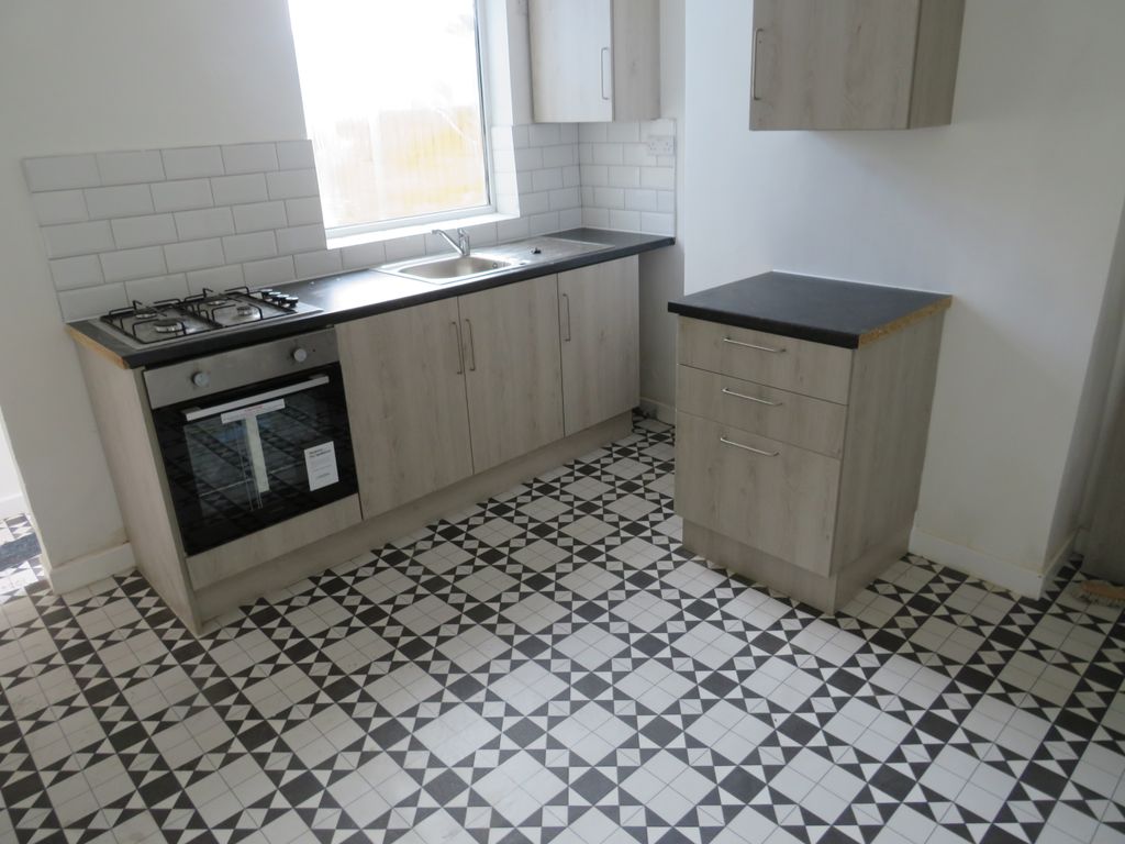 Property photo 2 of 6 Kitchen