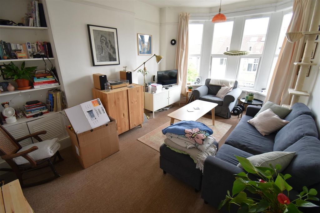 Property photo 2 of 8