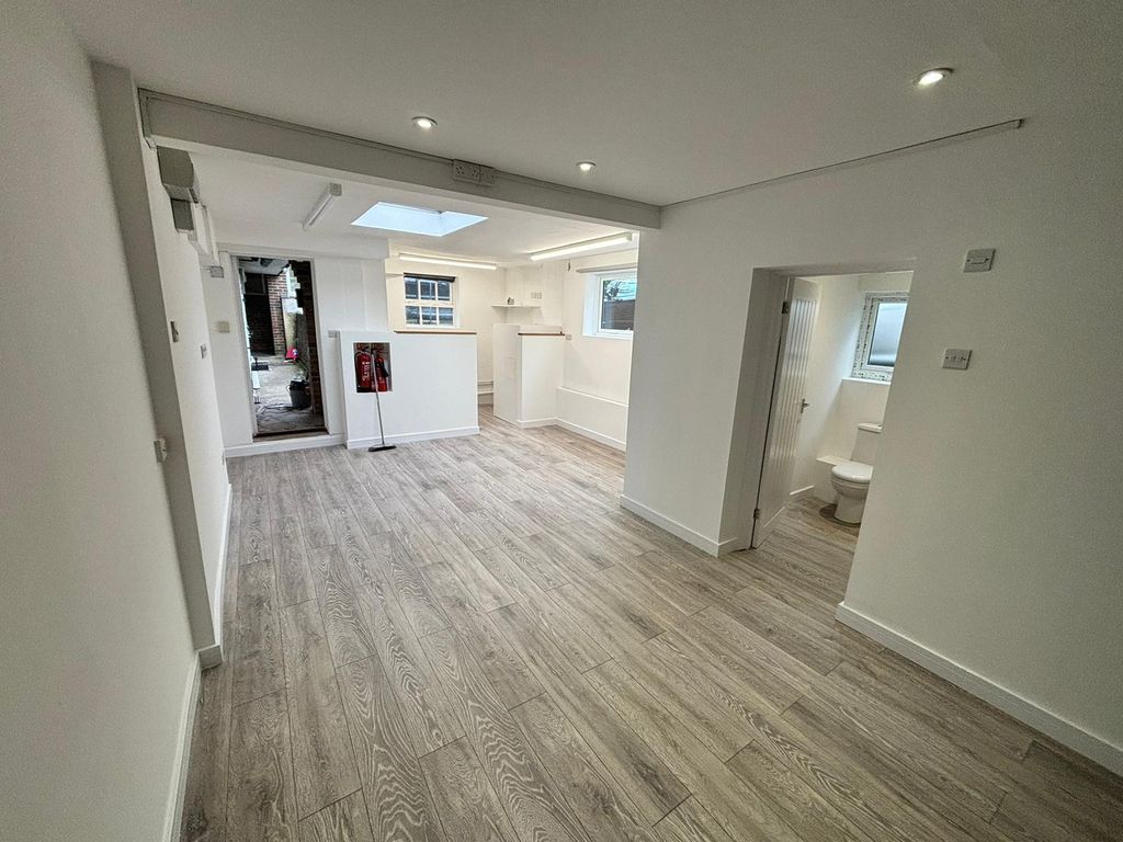 Property photo 1 of 4