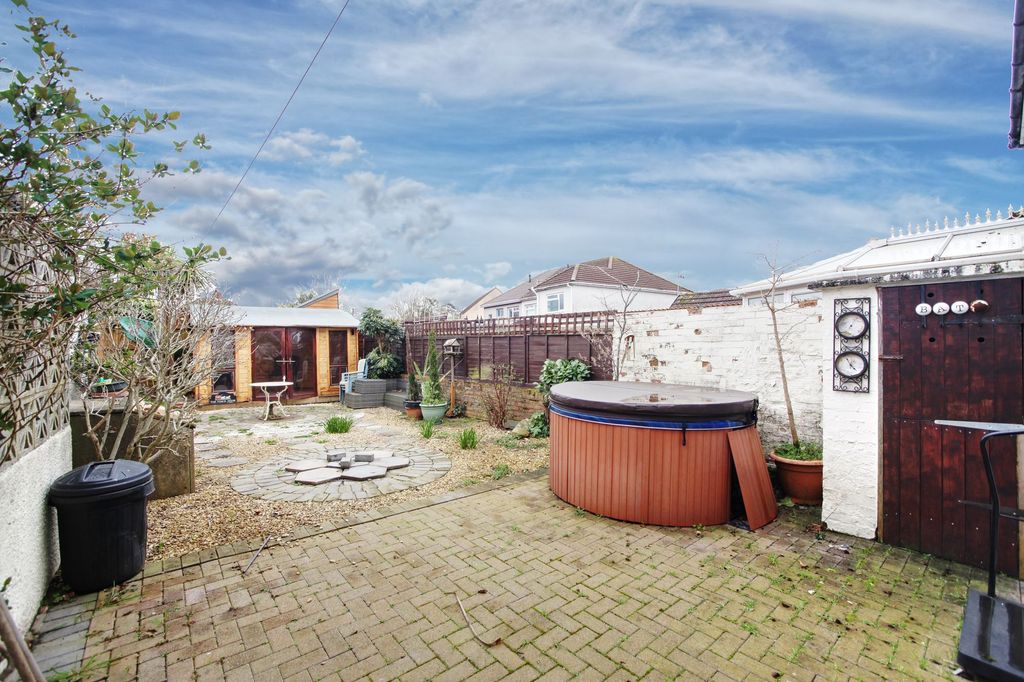 Property photo 2 of 25 Garden