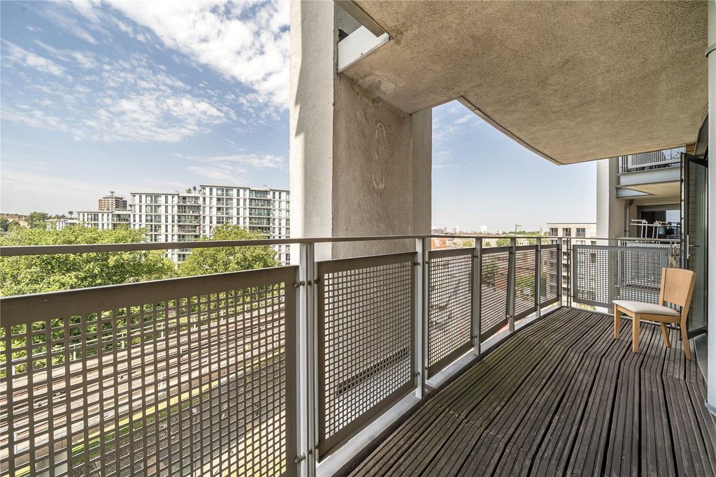 Property photo 3 of 6 Balcony