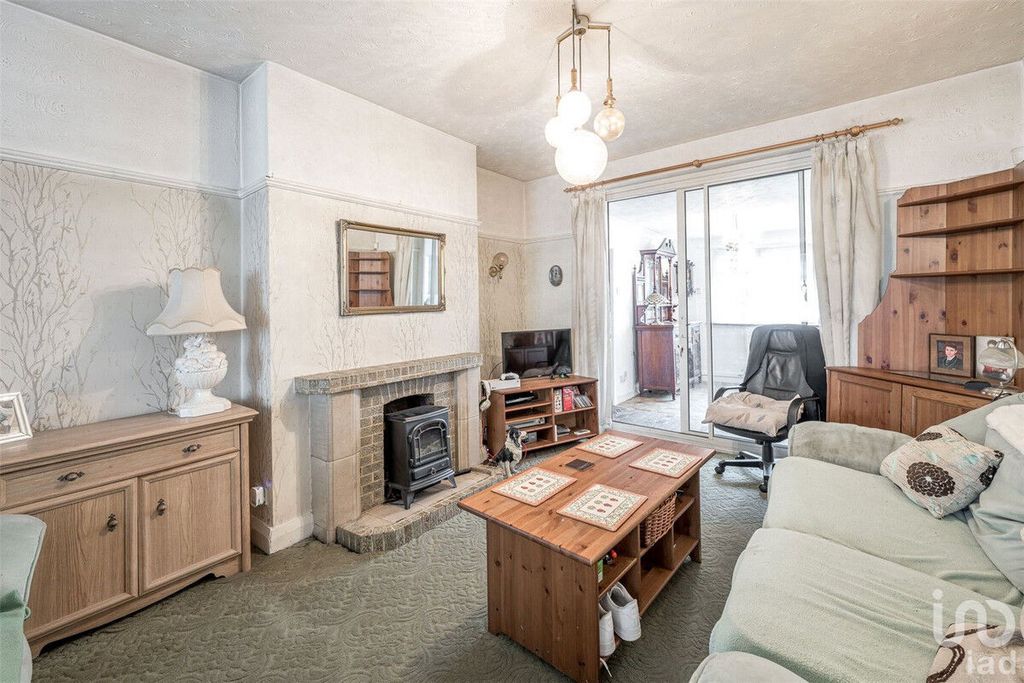 Property photo 2 of 20