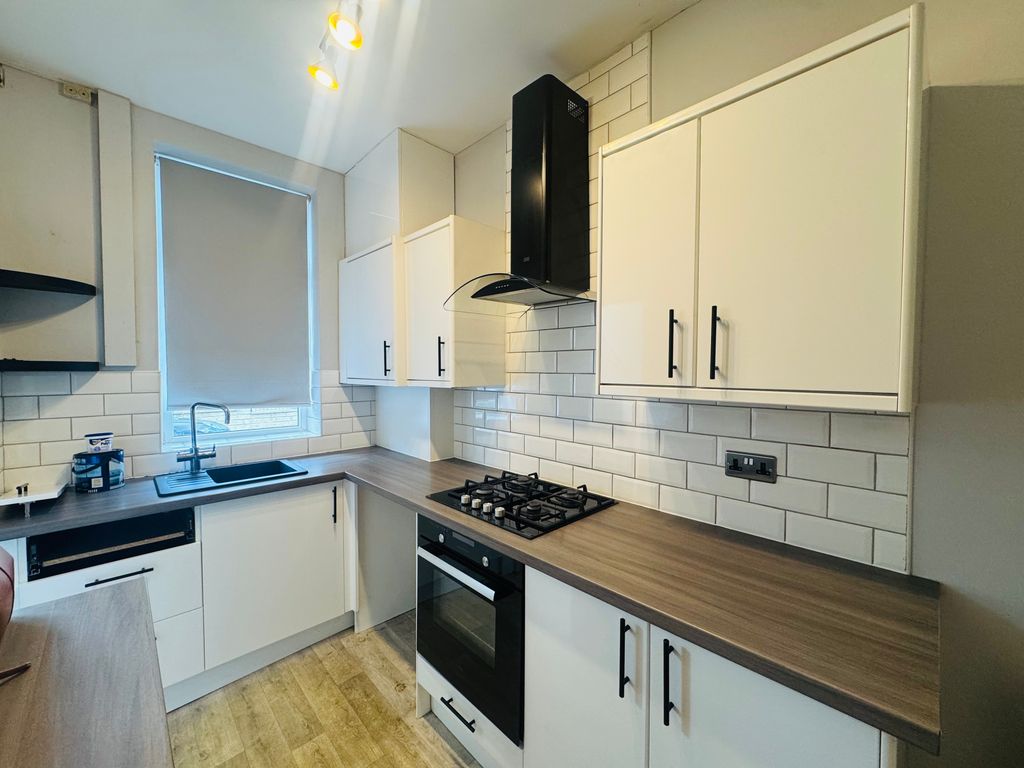 Property photo 2 of 5 Kitchen